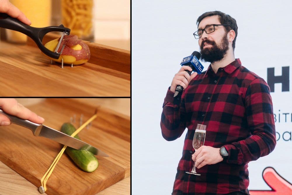 Зображення поділене на дві частини. Ліворуч — два крупні плани з кухонними лайфхаками: у верхньому кадрі картоплю чистять ножем-овочечисткою, закріпивши її цвяхами на дерев’яній дошці; у нижньому кадрі огірок нарізають ножем, напрямок якого задає натягнута спагетина, закріплена цвяхами та гвинтами. Праворуч — чоловік у червоно-чорній картатій сорочці тримає мікрофон із написом «KSE» та келих шампанського, виступаючи на заході. На фоні видно частину тексту й графіки, що створює атмосферу публічної презентації.