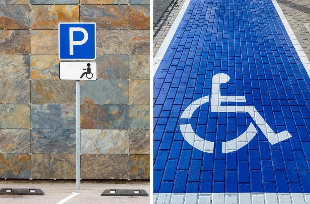 Зліва — дорожній знак із символом паркування та піктограмою інвалідного візка, встановлений перед стіною з кам’яних плит. Справа — паркомісце з синьою бруківкою та великим білим символом інвалідного візка. Зображення демонструє інфраструктуру, адаптовану для людей з порушеннями мобільності.
