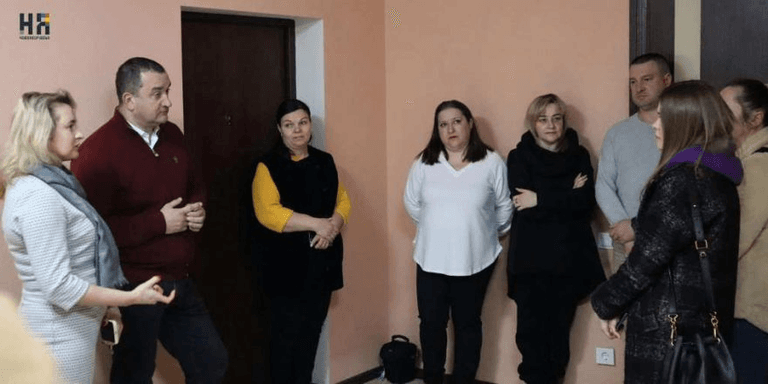 There are 8 people in the room.