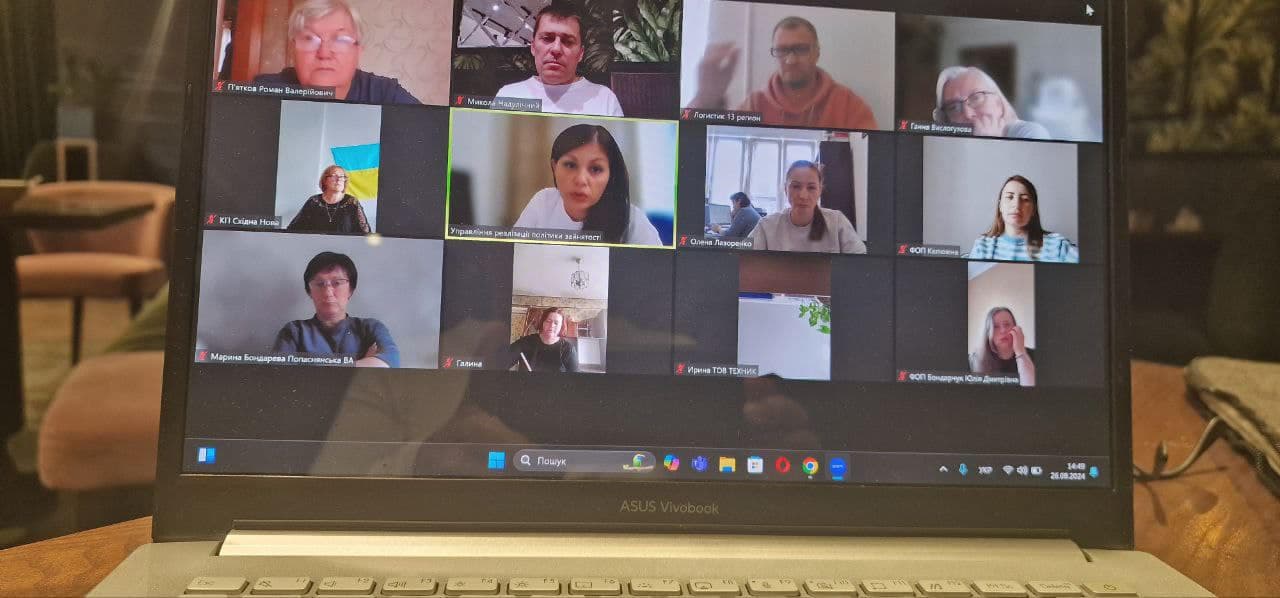 A laptop with participants of a video conference displayed on the screen.